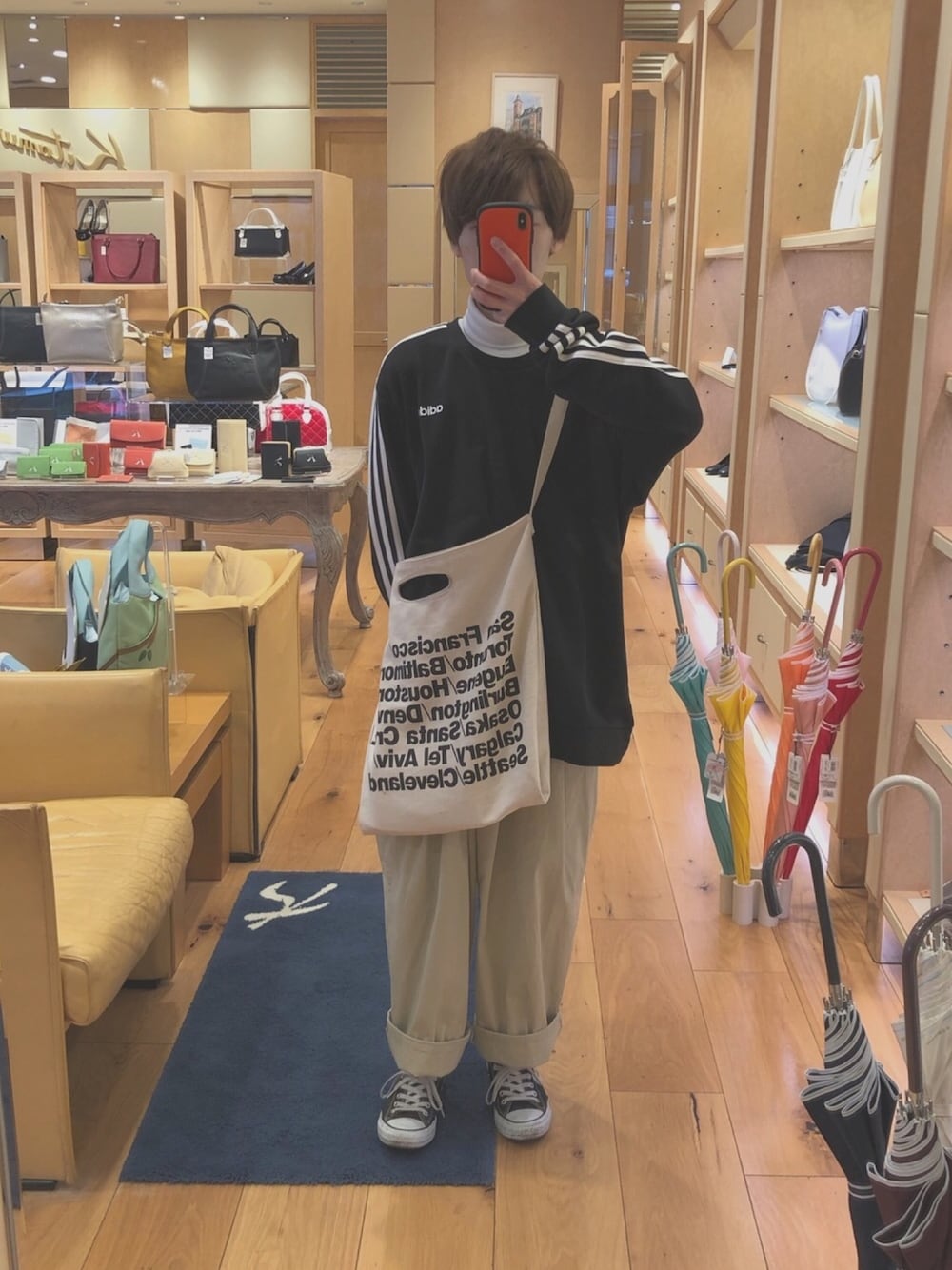 「adidasのアイテム（スウェット、ブラック系）」を使った、げっちー(みっちー)さん（メンズ・163cm）の春コーディネートの1枚目の写真