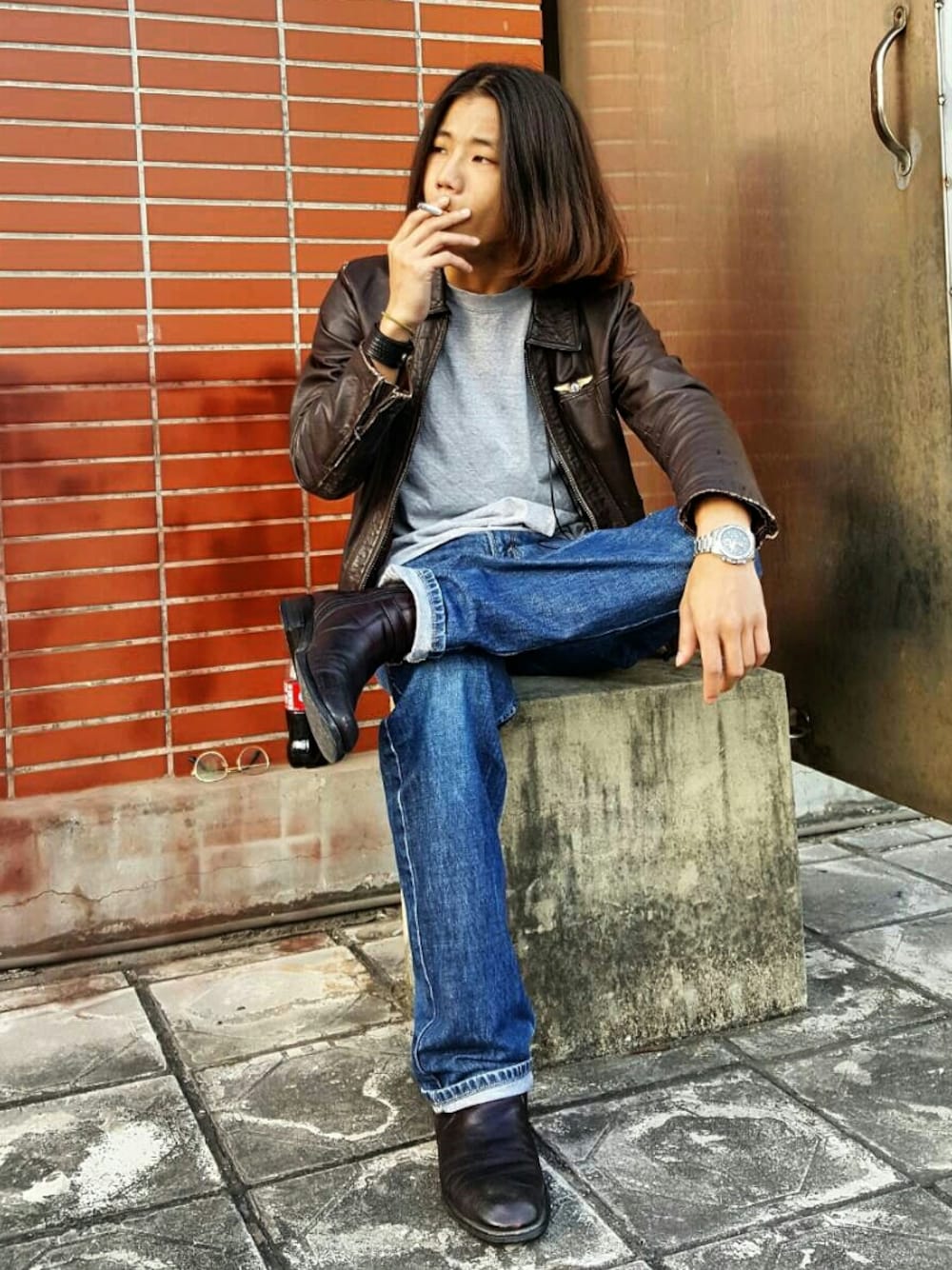 「玄奘大學、Marlboro、school」｜「United Athleのアイテム（Tシャツ/カットソー、グレー系）」を使った、李鈺傑さん（メンズ・170cm）の冬コーディネートの1枚目の写真