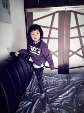 「no brand（ノーブランド）のアイテム（スタジャン）」を使った、萌子酱小墨君さん（キッズ・120cm）の冬コーディネート