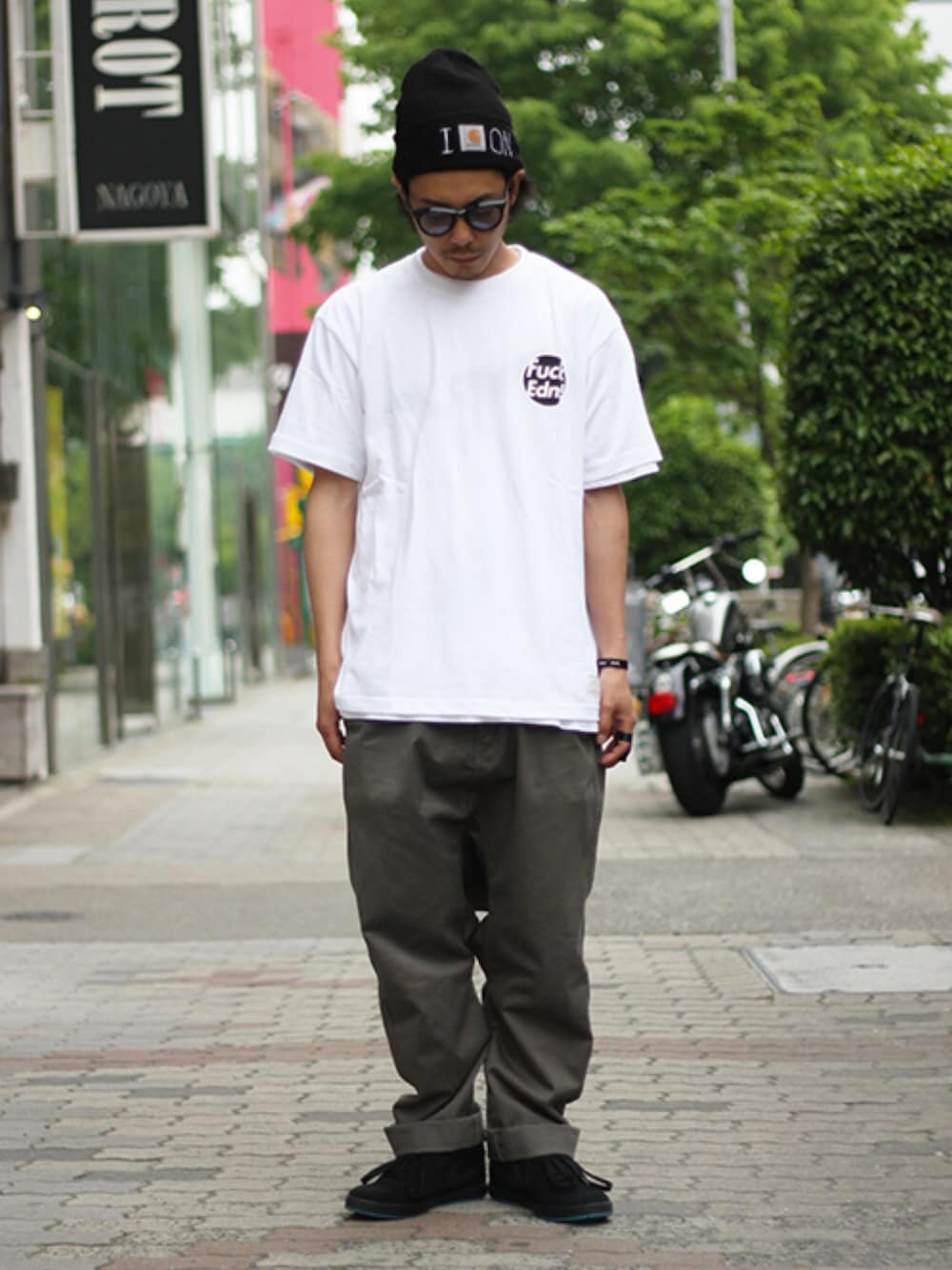 「iCON.、ワイドパンツ、ganryu、ニット帽、nike sb 、白Tシャツ、ドラフトナイキ、ナイキ」｜「ICONのFUCK Edm（Tシャツ/カットソー、ホワイト系）」を使った、YUSUKE_WAKAMORIさん（メンズ・178cm）の春コーディネートの1枚目の写真