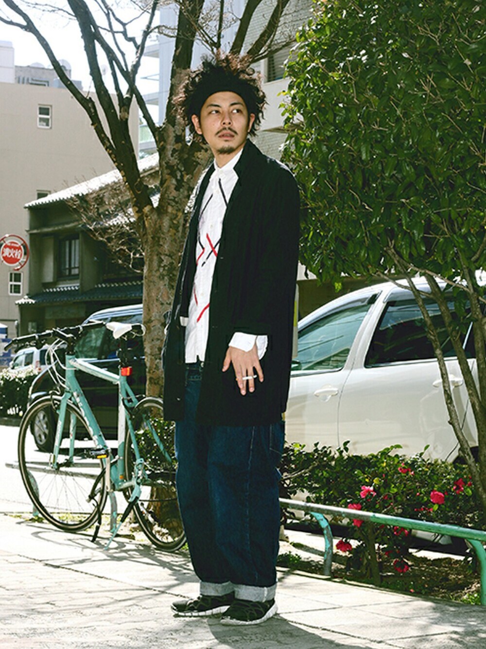 「サルエルパンツ、ganryu、 GANRYU、ハイテクスニーカー、BLACK&BLUE、ドラフトナイキ、ナイキ」｜「BLACK&BLUEのBLACK & BLUE アーガイルシャツ（シャツ/ブラウス、ホワイト系）」を使った、YUSUKE_WAKAMORIさん（メンズ・178cm）の冬コーディネートの1枚目の写真