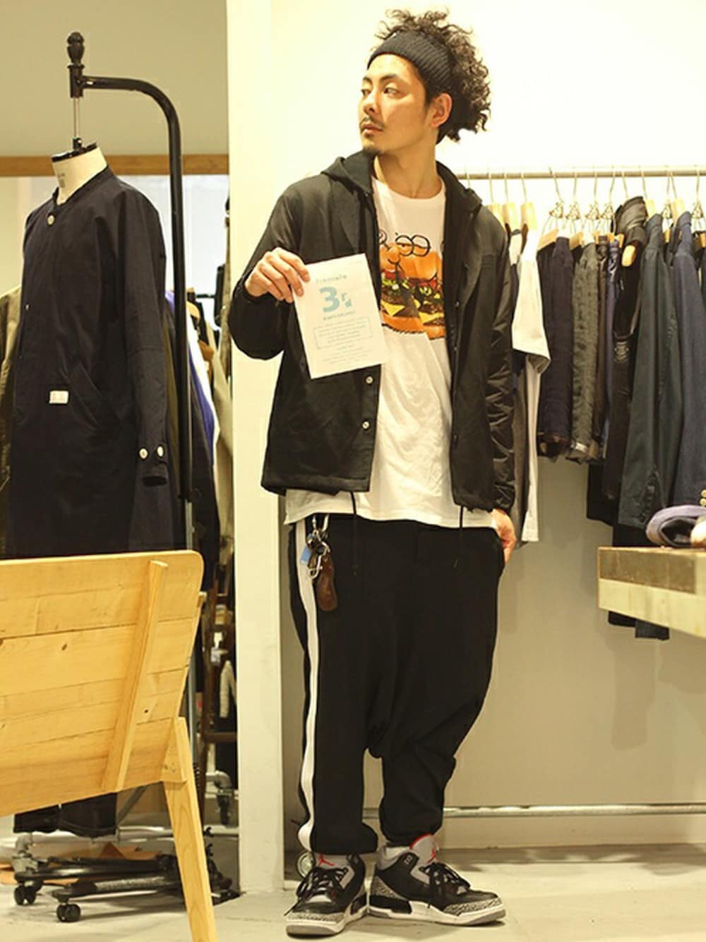 「ブラックコーデ、サルエルパンツ、スポーツミックス、ganryu、ハイウエストパンツ、 GANRYU、ドラフトナイキ、ナイキ」｜「GANRYUのGANRYU ウールギャバ×ポリエステルタフタ コーチジャケット（その他アウター、ブラック系）」を使った、YUSUKE_WAKAMORIさん（メンズ・178cm）の冬コーディネートの1枚目の写真