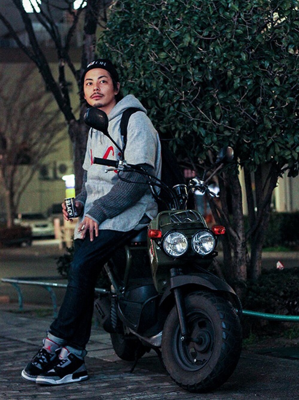 「ビッグシルエット、スキニー、サルエルパンツ、自転車スタイル、jieda、シャツスタイル、iCON.、FUCT、黒のニットキャップ、ドラフトナイキ、ナイキ」｜「iCON i"C"ON KNIT CAP（ニットキャップ/ビーニー、ブラック系）」を使った、YUSUKE_WAKAMORIさん（メンズ・178cm）の冬コーディネートの1枚目の写真