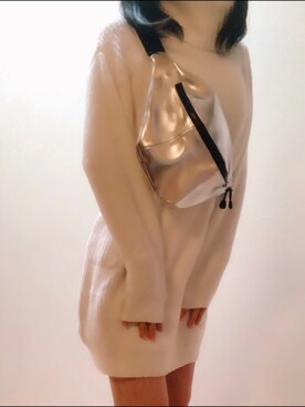 「アイテム（ボディバッグ/ウエストポーチ、シルバー系）」を使った、UsaNa🐰さん（レディース・160cm）の冬コーディネート