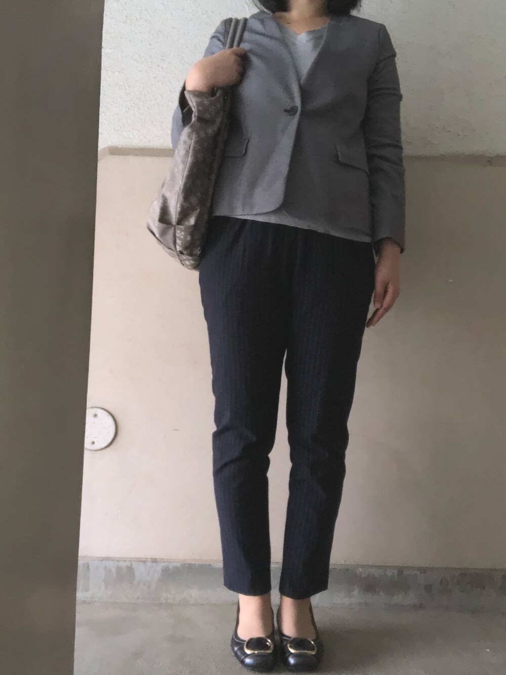 「NATURAL BEAUTY BASICのストライプペグパンツ（その他パンツ、ブルー系）」を使った、みみみんとさん（レディース・156cm）の秋コーディネートの1枚目の写真