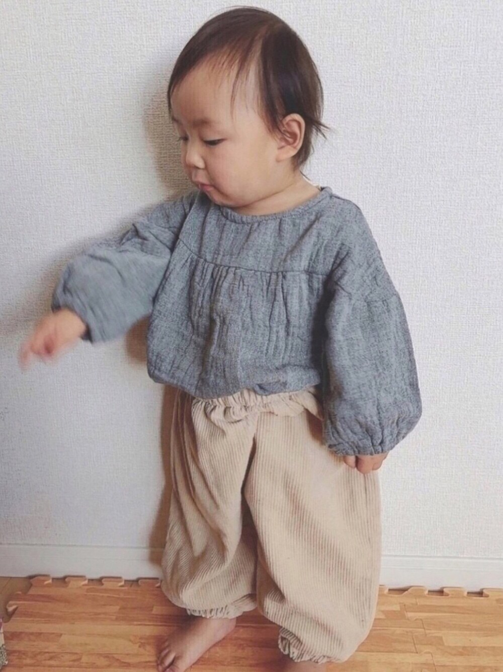 「1歳、女の子、薄毛ちゃん、キッズコーデ、カジュアルコーデ、韓国子供服、オールドネイビー、ピーコート、イメージリンク」｜「Koreaのアイテム（Tシャツ/カットソー、グレー系）」を使った、りこぴん★さん（キッズ・80cm）の冬コーディネートの1枚目の写真