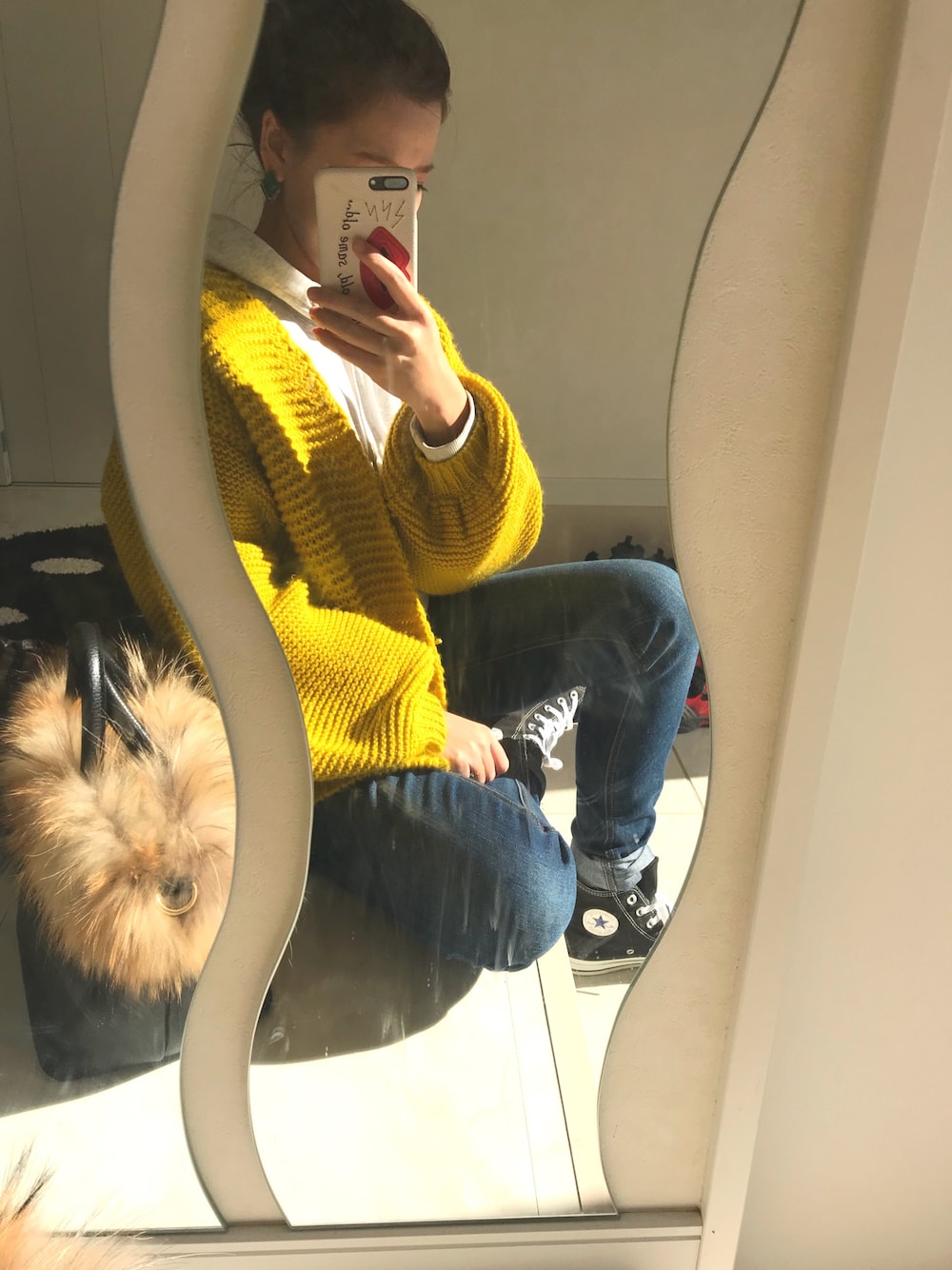 「休日スタイル、マタニティ、黄色ニット」｜「maternityのアイテム（パンツ、ブルー系）」を使った、 T7ekoさん（レディース・156cm）の冬コーディネートの1枚目の写真