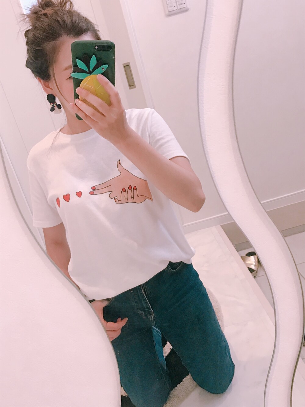 「Tシャツ、韓国ファッション、おだんごヘアー、ハート、ザラ、デニム、シンプル、おしゃれさんと繋がりたい」｜「GRLのアイテム（Tシャツ/カットソー、ホワイト系）」を使った、 T7ekoさん（レディース・156cm）の夏コーディネートの1枚目の写真