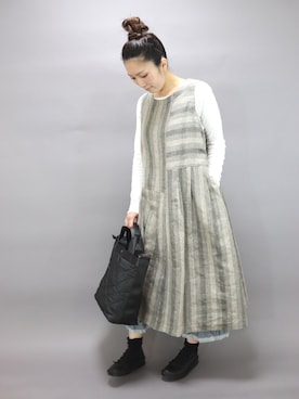 「アイテム（ジャンパースカート、グレー系）」を使った、ZIPANG 箕面小野原店さん（レディース・161cm）の春コーディネート