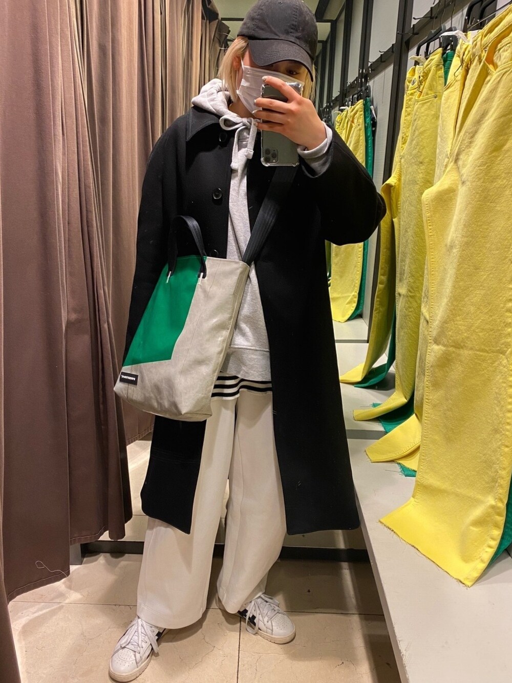 ZARAのステンカラーコート（ブラック系）を使ったレディース人気