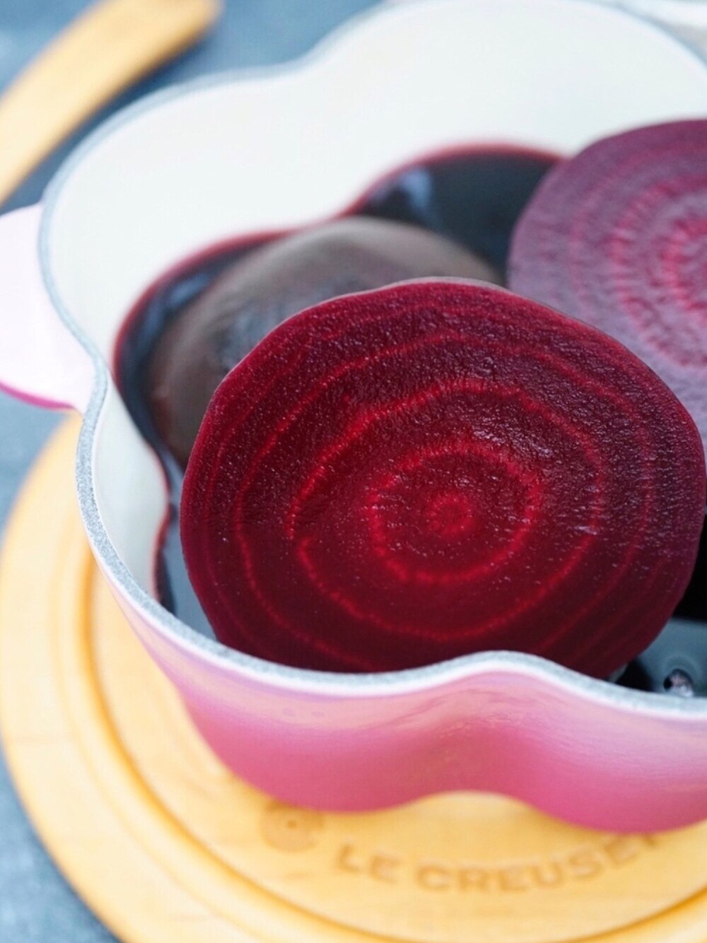 Le Creuset（ルクルーゼ）の「ココット・フルール ブーケピンク