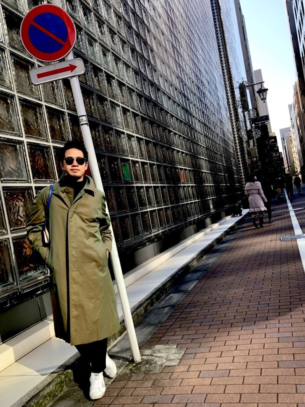 「冬コーデ、お洒落さんとつながりたい、休日スタイル、オーバーサイズ、今日のコーデ、UNIQLO、バーバリーステンカラーコート」｜「Burberry Prorsumのアイテム（ステンカラーコート、グリーン系）」を使った、RYONさん（メンズ・167cm）の冬コーディネートの1枚目の写真