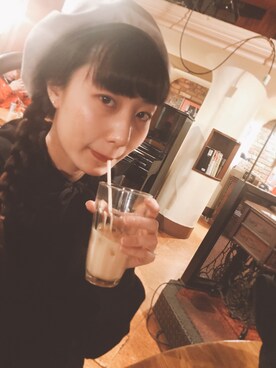 「カフェ」｜「アイテム（ハンチング/ベレー帽）」を使った、ayane🐰さん（レディース・166cm）の冬コーディネート
