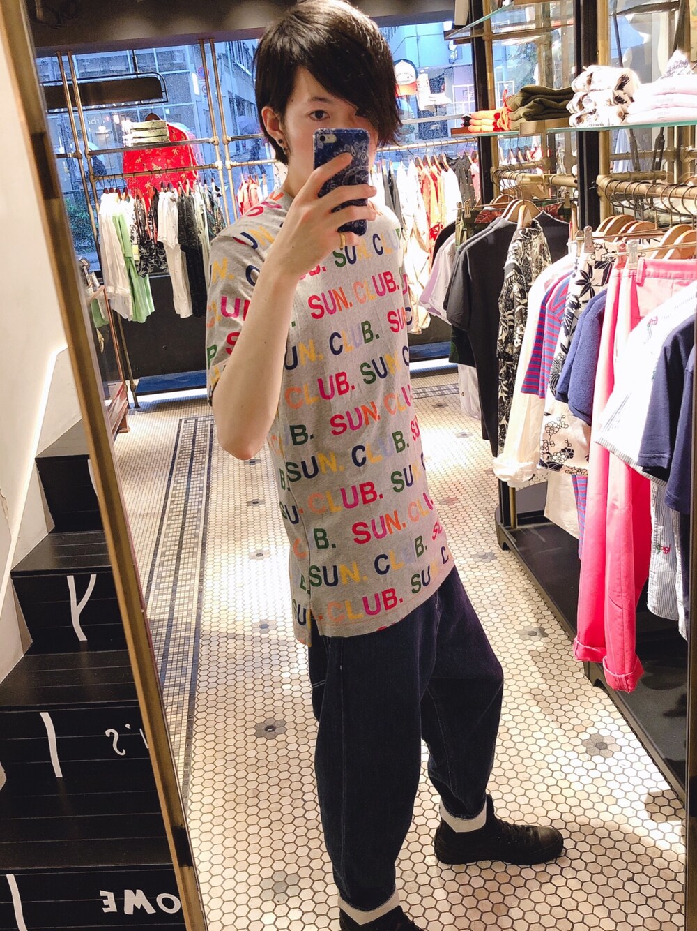 「ワイドパンツ、デニムパンツ、可愛い、春夏コーデ、scotch&soda、スコッチ＆ソーダ、Tシャツ×デニム」｜「SCOTCH&SODAのアイテム（Tシャツ/カットソー、グレー系）」を使った、ikkyuさん（メンズ・180cm）の夏コーディネートの1枚目の写真