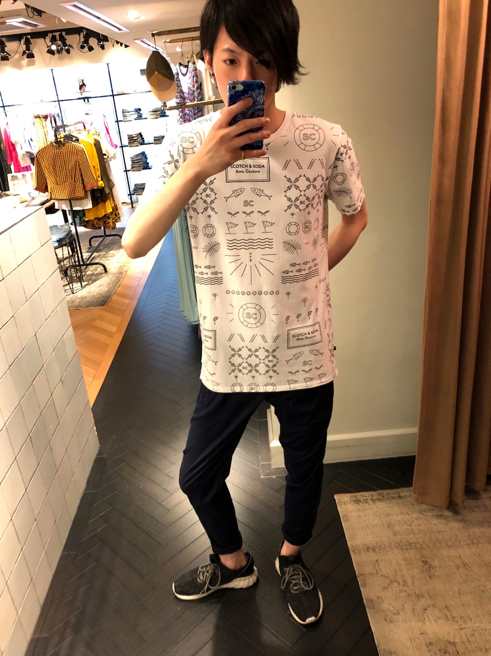 「シンプル、総柄、キレイ目、タックパンツ、夏コーデ、scotch&soda、ナイロンパンツ、スコッチアンドソーダ」｜「SCOTCH&SODAのアイテム（Tシャツ/カットソー、ホワイト系）」を使った、ikkyuさん（メンズ・180cm）の夏コーディネートの1枚目の写真