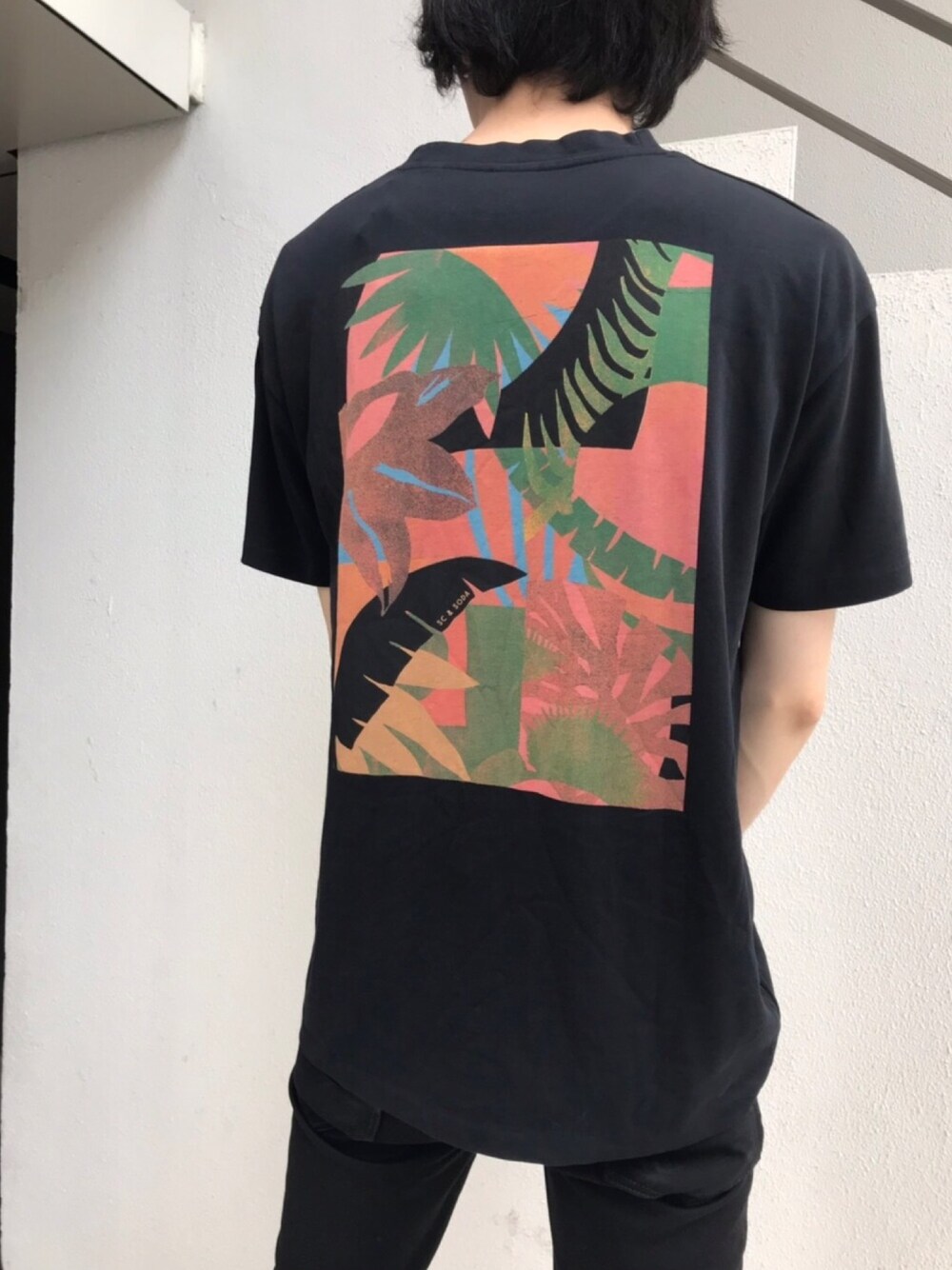 「scotch&soda、スコッチ＆ソーダ、夏コーデ、黒スキニー、黒Tシャツ、黒コーデ、モノトーン、モード」｜「SCOTCH&SODAのアイテム（Tシャツ/カットソー、ブラック系）」を使った、ikkyuさん（メンズ・180cm）の夏コーディネートの1枚目の写真