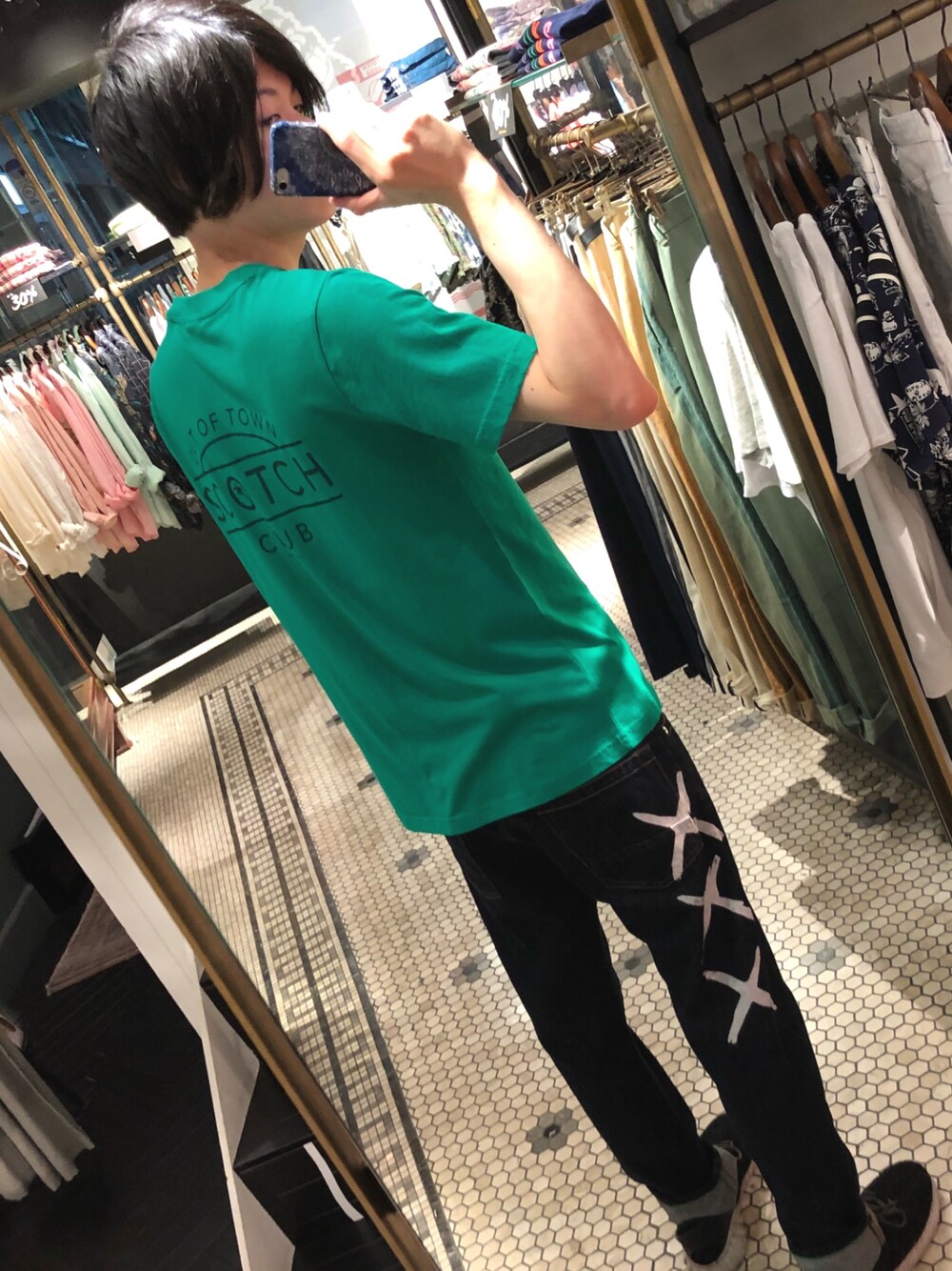 「デニム、グリーン、Tシャツ、ペイント、夏コーデ、scotch&soda、スコッチ＆ソーダ」｜「SCOTCH&SODAのアイテム（Tシャツ/カットソー、グリーン系）」を使った、ikkyuさん（メンズ・180cm）の夏コーディネートの1枚目の写真
