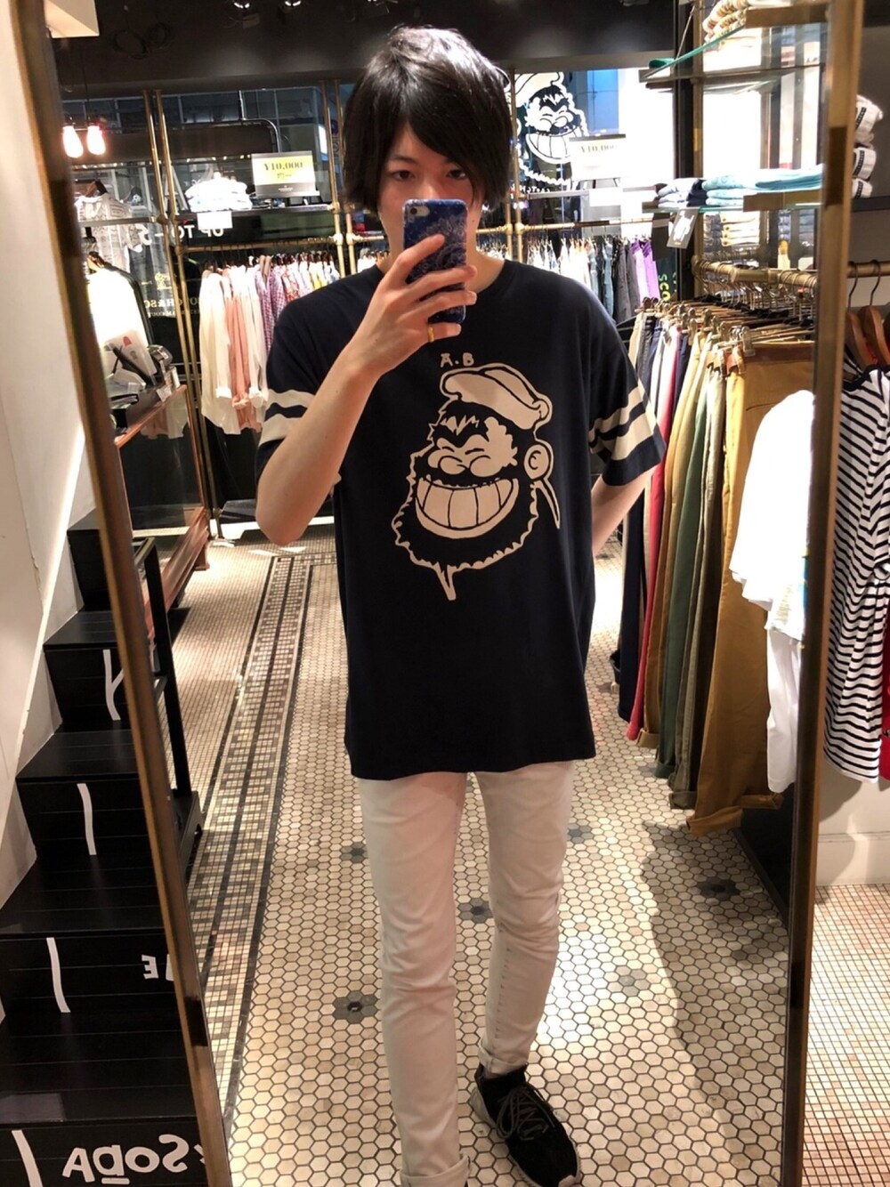 「コラボ、ホワイトパンツ、夏コーデ、scotch&soda、スコッチ＆ソーダ、ウォッシュデニム、ブルータス」｜「SCOTCH&SODAのアイテム（デニムパンツ、ホワイト系）」を使った、ikkyuさん（メンズ・180cm）の夏コーディネートの1枚目の写真