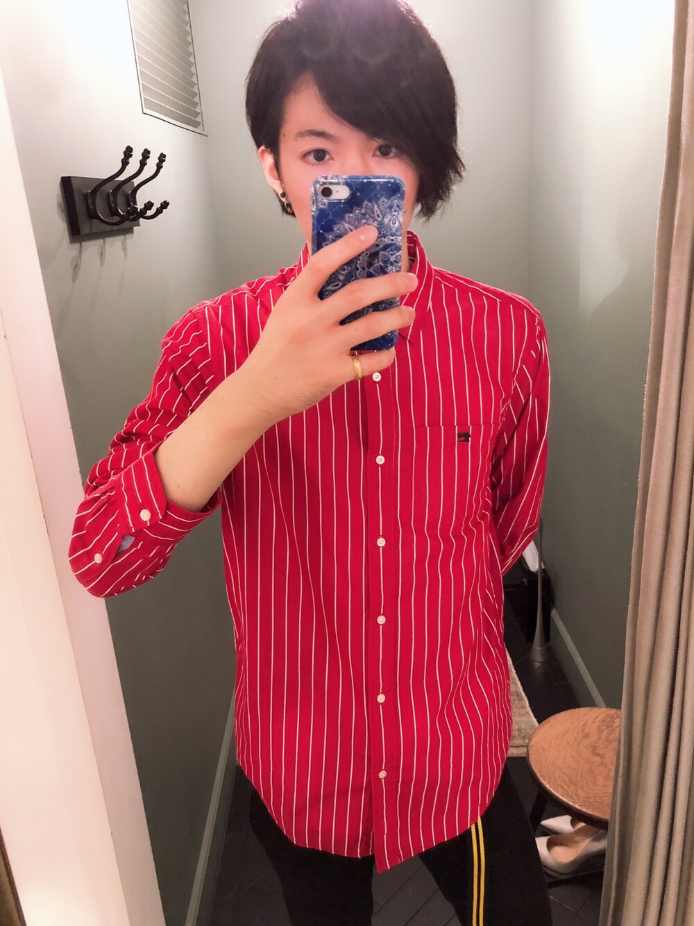 「秋のコーデ、上品、シャツスタイル、黒スキニー、scotch&soda、スコッチ＆ソーダ」｜「SCOTCH&SODAのアイテム（シャツ/ブラウス、レッド系）」を使った、ikkyuさん（メンズ・180cm）の秋コーディネートの1枚目の写真