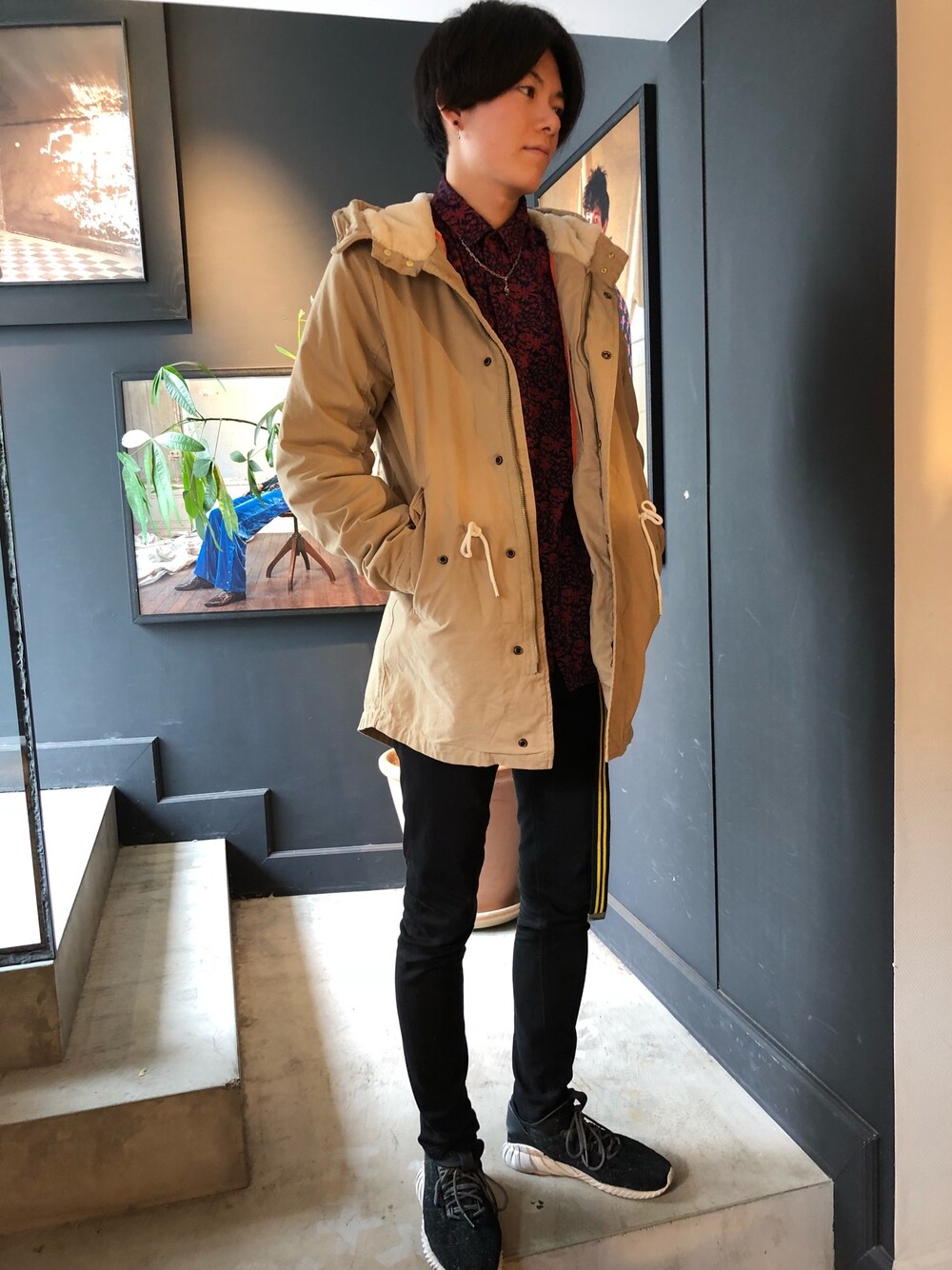 「モッズコート、ベージュ、秋のコーデ、冬コーデ、シャツスタイル、黒スキニー、scotch&soda、スコッチ＆ソーダ」｜「SCOTCH&SODAのショートモッズコート【151999】（モッズコート、ベージュ系）」を使った、ikkyuさん（メンズ・180cm）の秋コーディネートの1枚目の写真