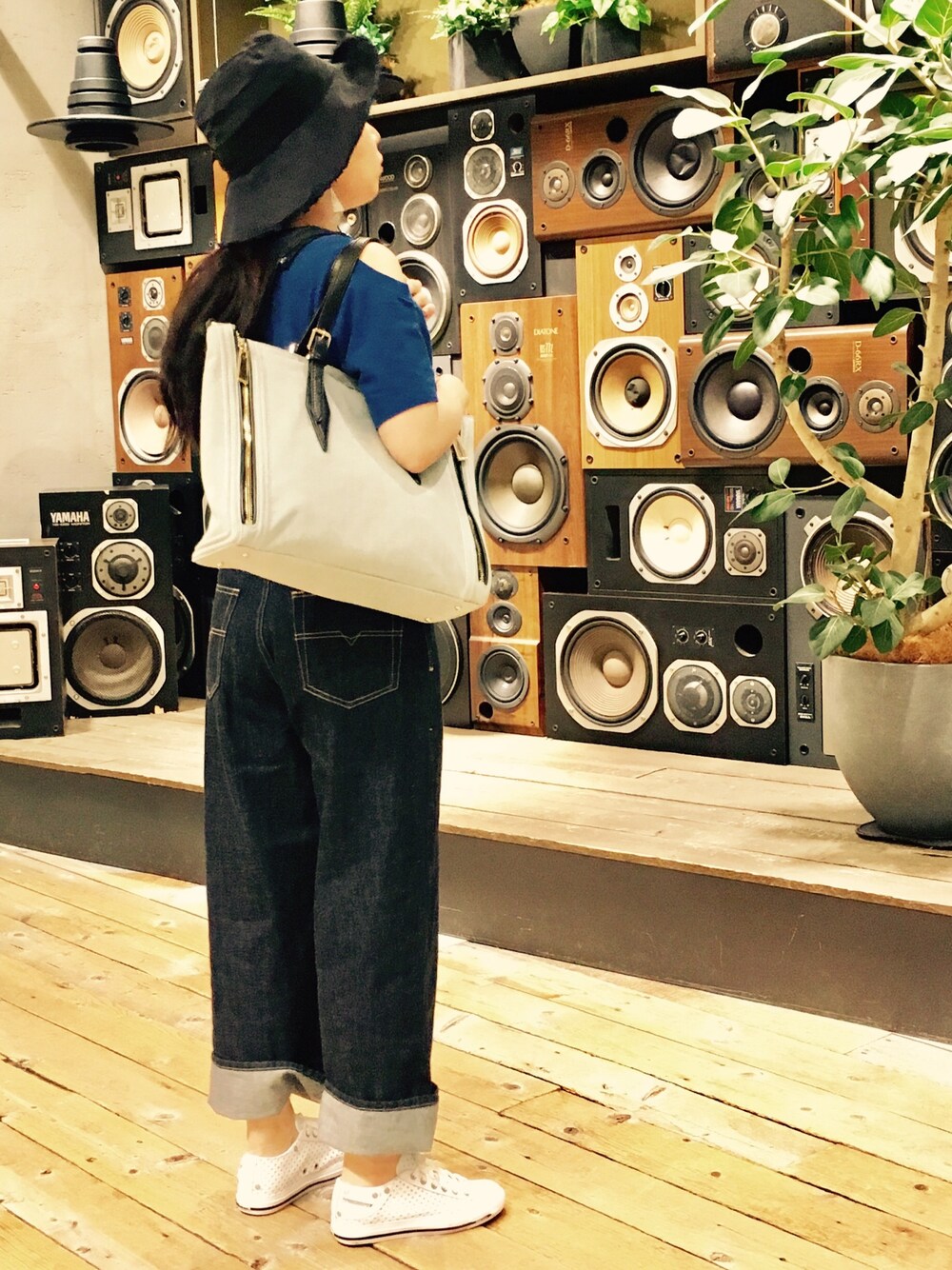 「DIESELの00SX7A0HAOK（Tシャツ/カットソー、ブルー系）」を使った、Nishimuraさん（レディース・162cm）の春コーディネートの1枚目の写真
