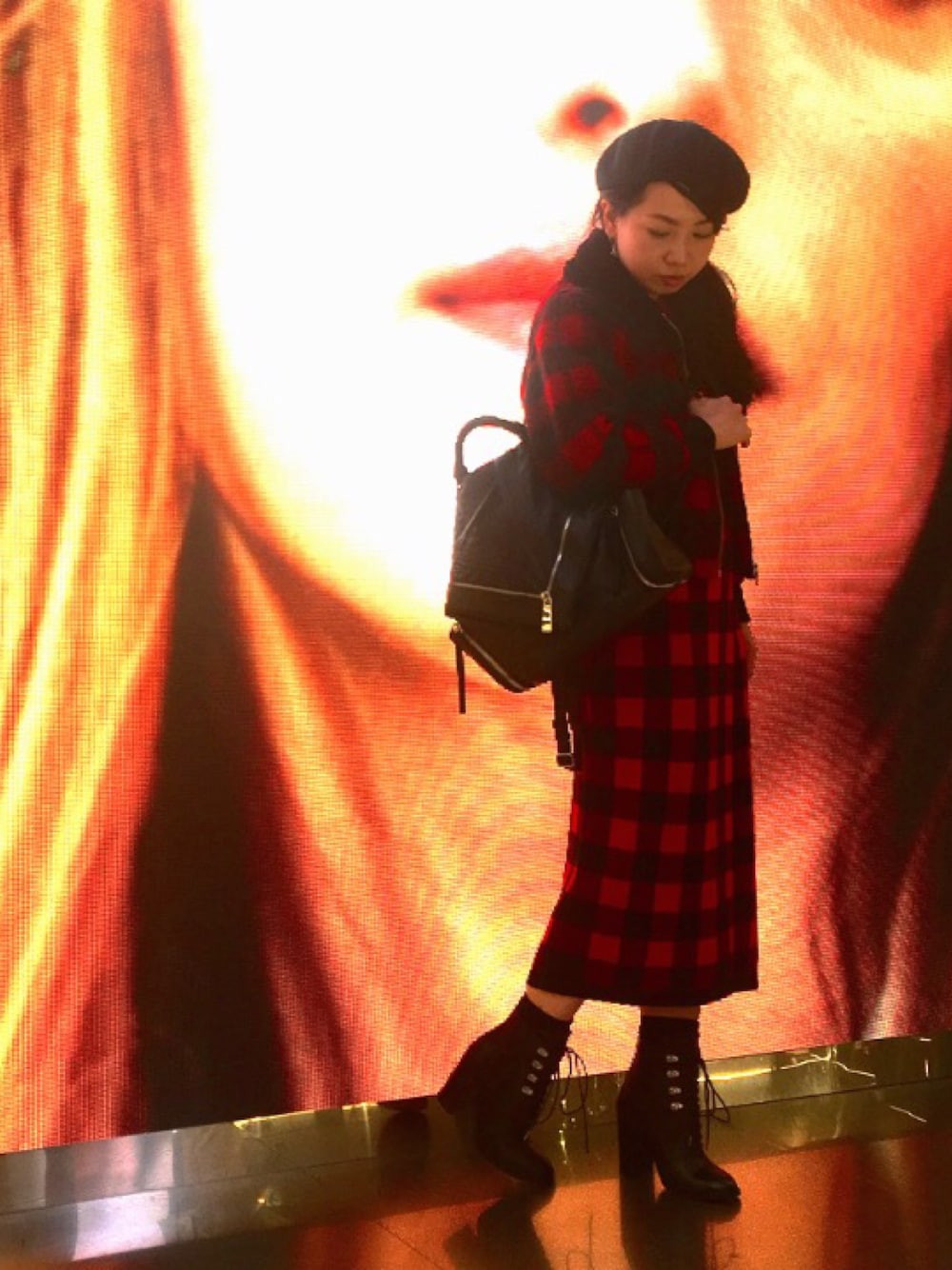 「カジュアルコーデ、冬、ジャケット」｜「DIESELの00S2BS0DAQC（その他アウター、レッド系）」を使った、Nishimuraさん（レディース・162cm）の秋コーディネートの1枚目の写真