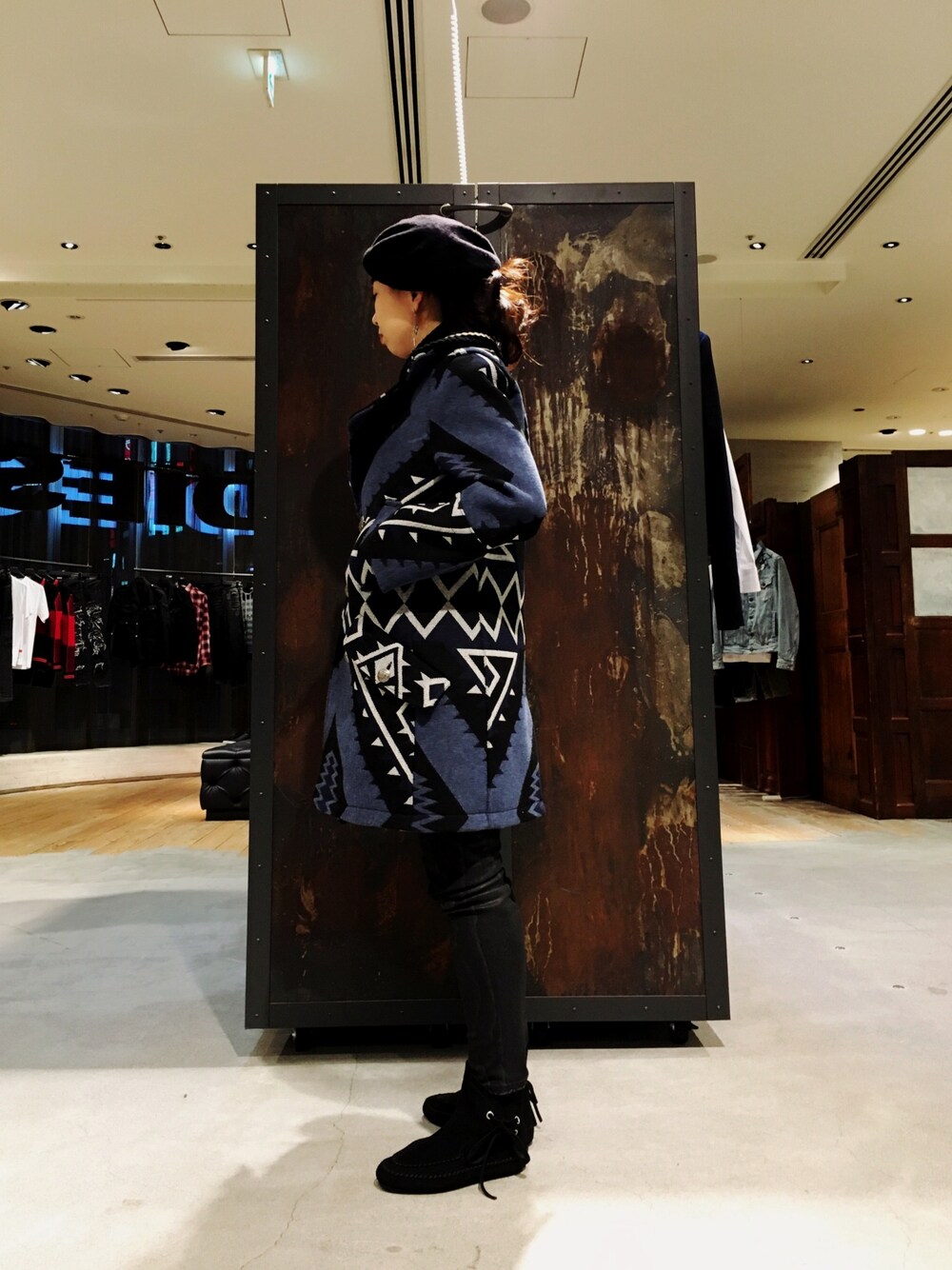 「DIESEL BLACK GOLDのアイテム（その他アウター、ブルー系）」を使った、Nishimuraさん（レディース・162cm）の秋コーディネートの1枚目の写真
