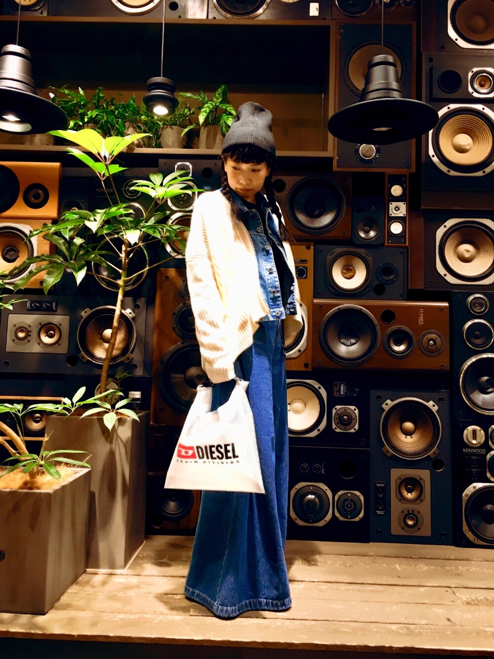 「デニムキャンペーン、ディーゼル、デニム」｜「DIESELのアイテム（ニット/セーター、ホワイト系）」を使った、Nishimuraさん（レディース・162cm）の冬コーディネートの1枚目の写真