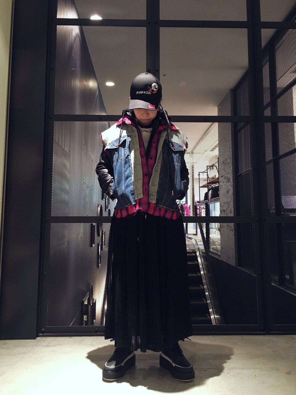 「Diesel」｜「DIESELのアイテム（キャップ、ブラック系）」を使った、Nishimuraさん（レディース・162cm）の冬コーディネートの1枚目の写真