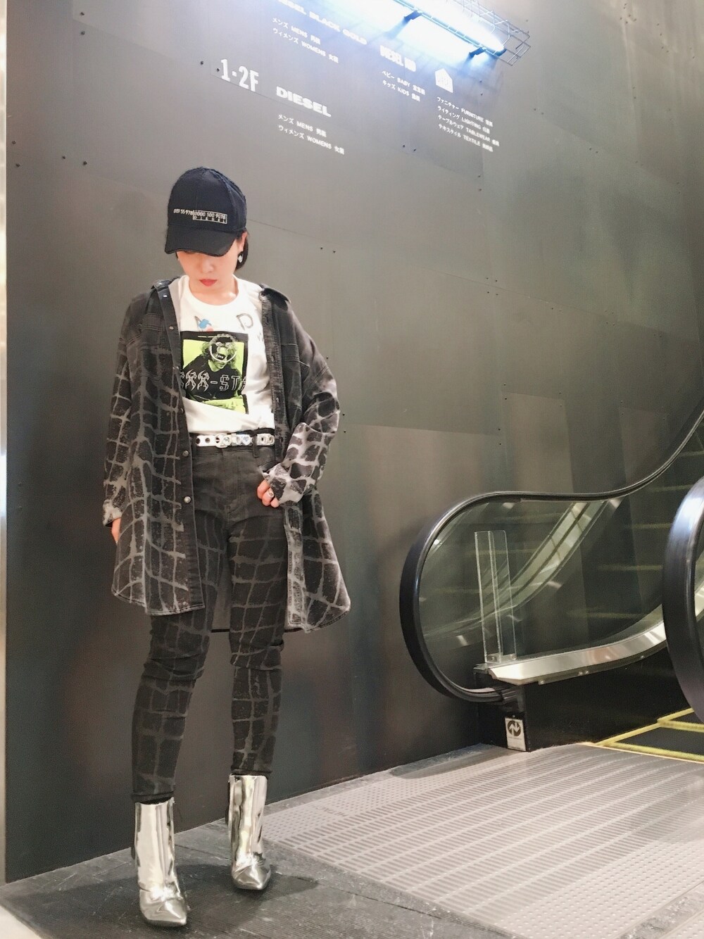「カジュアルコーデ、デニム、Diesel」｜「DIESELのメンズ キャップ デニム（キャップ、ブラック系）」を使った、Nishimuraさん（レディース・162cm）の冬コーディネートの1枚目の写真