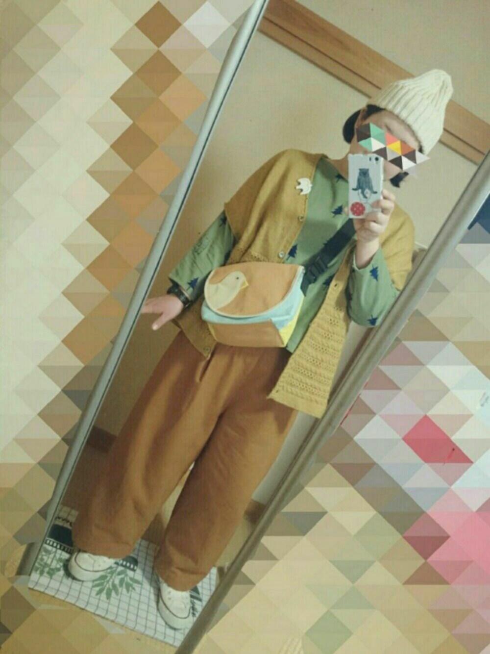 「ぽっちゃり、ナチュラル、アースカラー、ことり、動物モチーフ、ニット帽、スニーカー、pou dou dou、サマンサ モスモス(Samansa Mos2)」｜「Samansa Mos2のアイテム（その他パンツ、ブラウン系）」を使った、てんこ盛り肉子ちゃんさん（レディース・158cm）の冬コーディネートの1枚目の写真