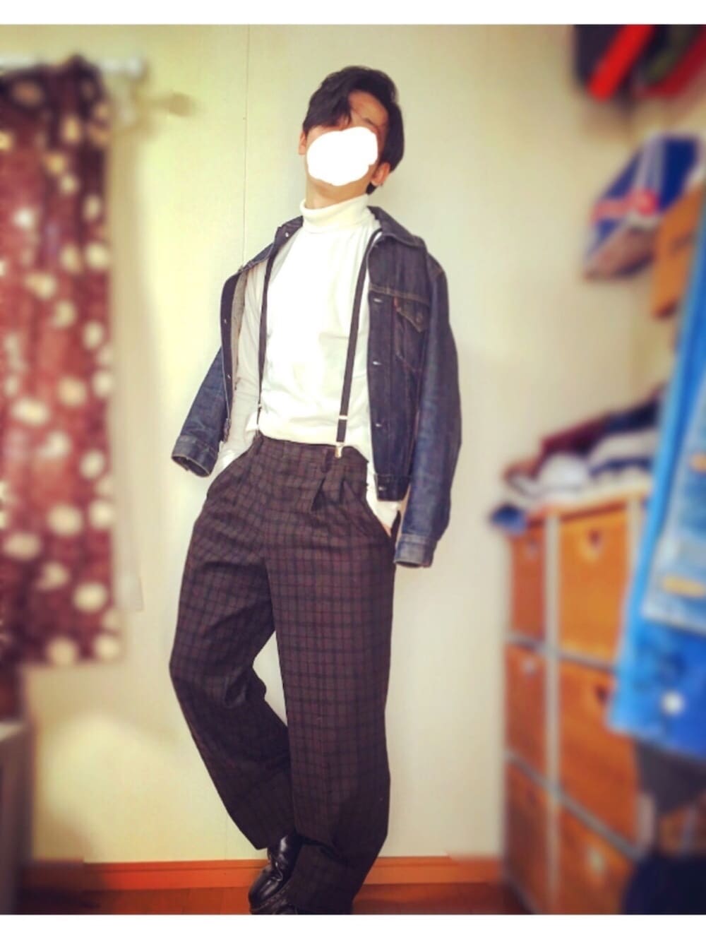 「カジュアルコーデ、黒、きれいめカジュアル、ユニクロ、スラックス、ジャケット、ワイドパンツ、古着、冬、シンプル」｜「Levi'sのDOWN FILL ZIP TRUCKER PONGO（デニムジャケット、ブルー系）」を使った、はらぺこ たける。さん（メンズ・168cm）の冬コーディネートの1枚目の写真