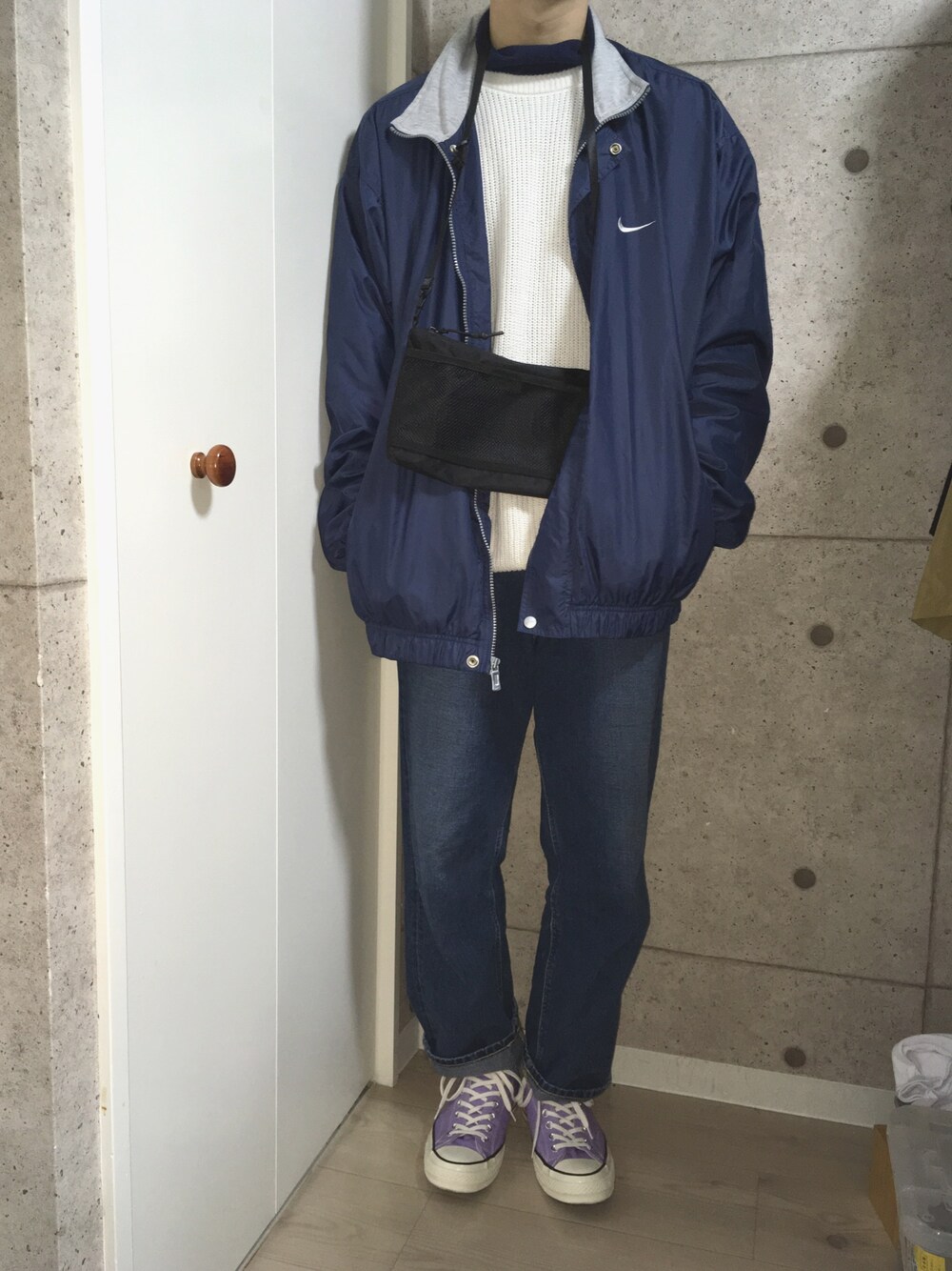 「はるコーデ、デニムパンツ、高校生、ブルゾン、ナイキ、春コーデ、春、大学生、シンプル、カジュアル」｜「URBAN RESEARCHのUR 畦ビッグニット（ニット/セーター、ホワイト系）」を使った、はらぺこ たける。さん（メンズ・168cm）の春コーディネートの1枚目の写真