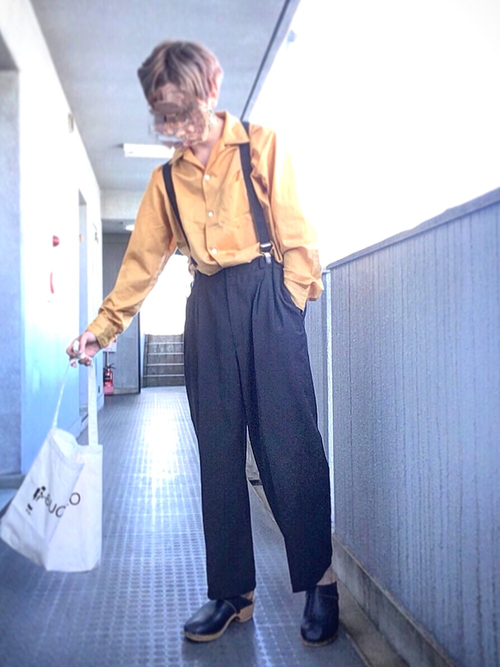 「秋のコーデ、シンプル、大人カジュアル、ゆるコーデ、ワイドパンツ、休日スタイル、秋冬、ビッグシルエット、古着、タックイン」｜「古着のアイテム（シャツ/ブラウス、イエロー系）」を使った、はらぺこ たける。さん（メンズ・168cm）の秋コーディネートの1枚目の写真