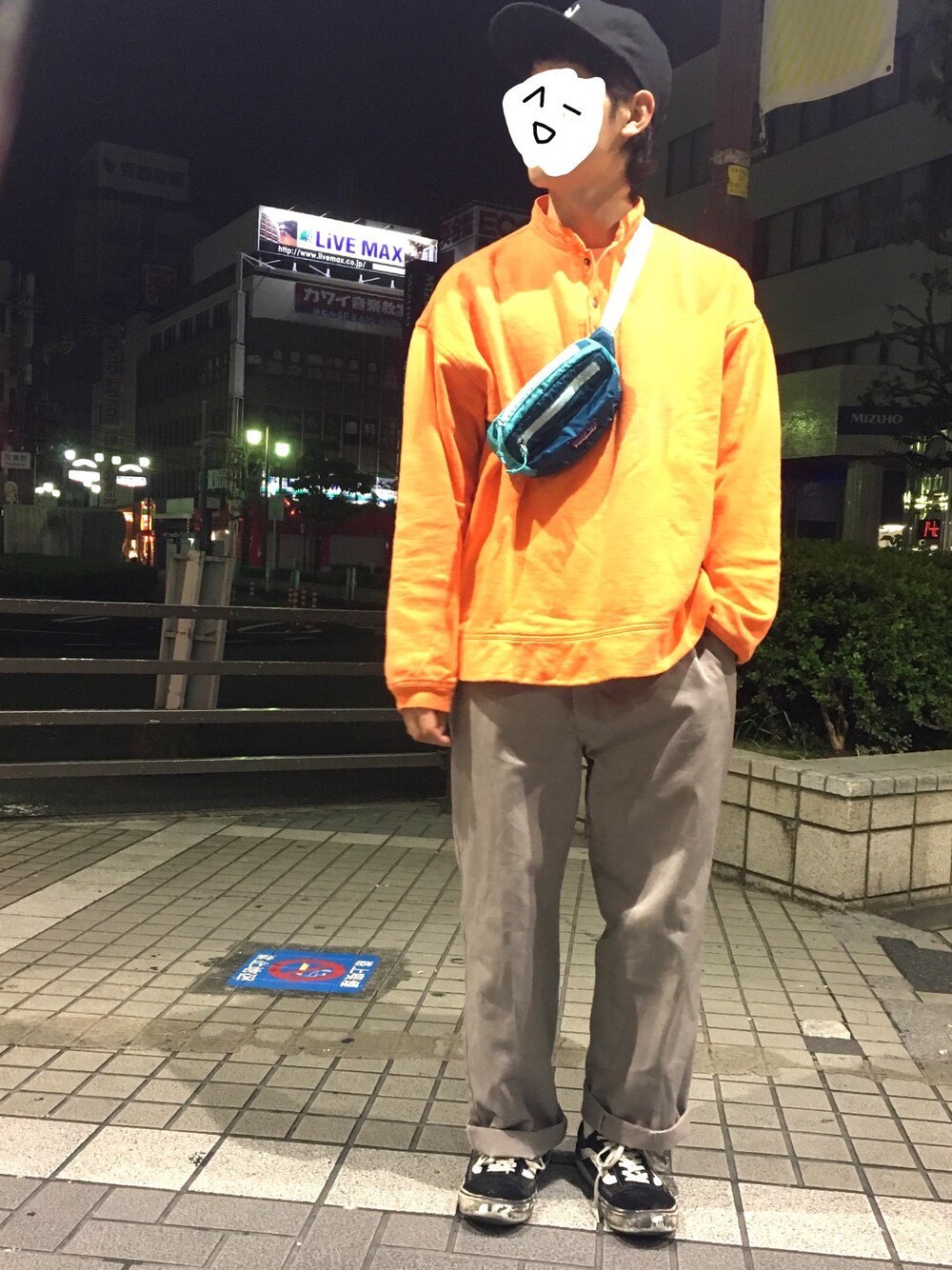 「アイラブメンズライク、シンプル、カジュアルコーデ、きれいめカジュアル、スニーカー、春コーデ、古着、おしゃれさんと繋がりたい、VANS、patagonia」｜「patagoniaのPatagonia / ライトウェイト トラベル ヒップパック（ボディバッグ/ウエストポーチ、ブルー系）」を使った、はらぺこ たける。さん（メンズ・168cm）の春コーディネートの1枚目の写真