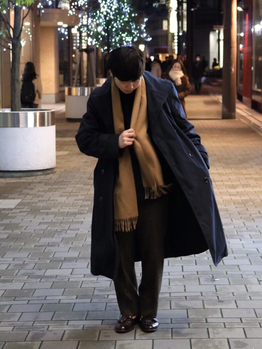 「おしゃれさんと繋がりたい、大人カジュアル、はるコーデ、黒、ゆるコーデ、ワイドパンツ、vintage、冬コーデ、大人コーデ、スーツスタイル」｜「THE INOUE BROTHERSのTHE INOUE BROTHERS... アルパカマフラー（マフラー、ブラウン系）」を使った、はらぺこ たける。さん（メンズ・168cm）の冬コーディネートの1枚目の写真