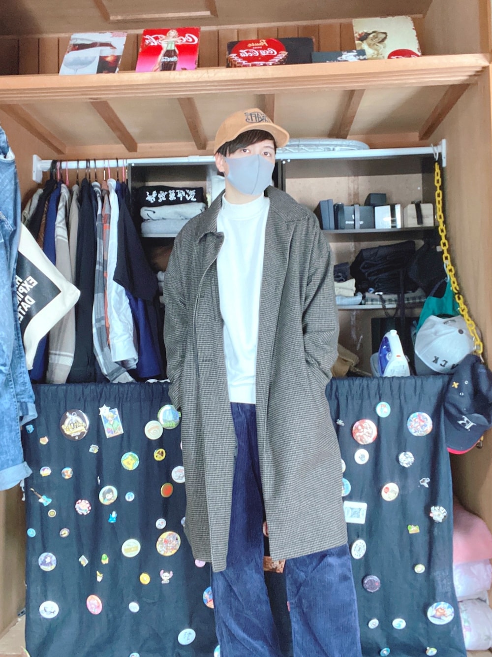 「年末WEAR感謝祭、ロングコート、キャップ、チェスターコート、モックネック、コーデュロイパンツ、WHO’S WHO gallery、RAGEBLUE、coen、古着MIX」｜「古着のアイテム（キャップ、ベージュ系）」を使った、社会人3年目さん（メンズ・173cm）の冬コーディネートの1枚目の写真