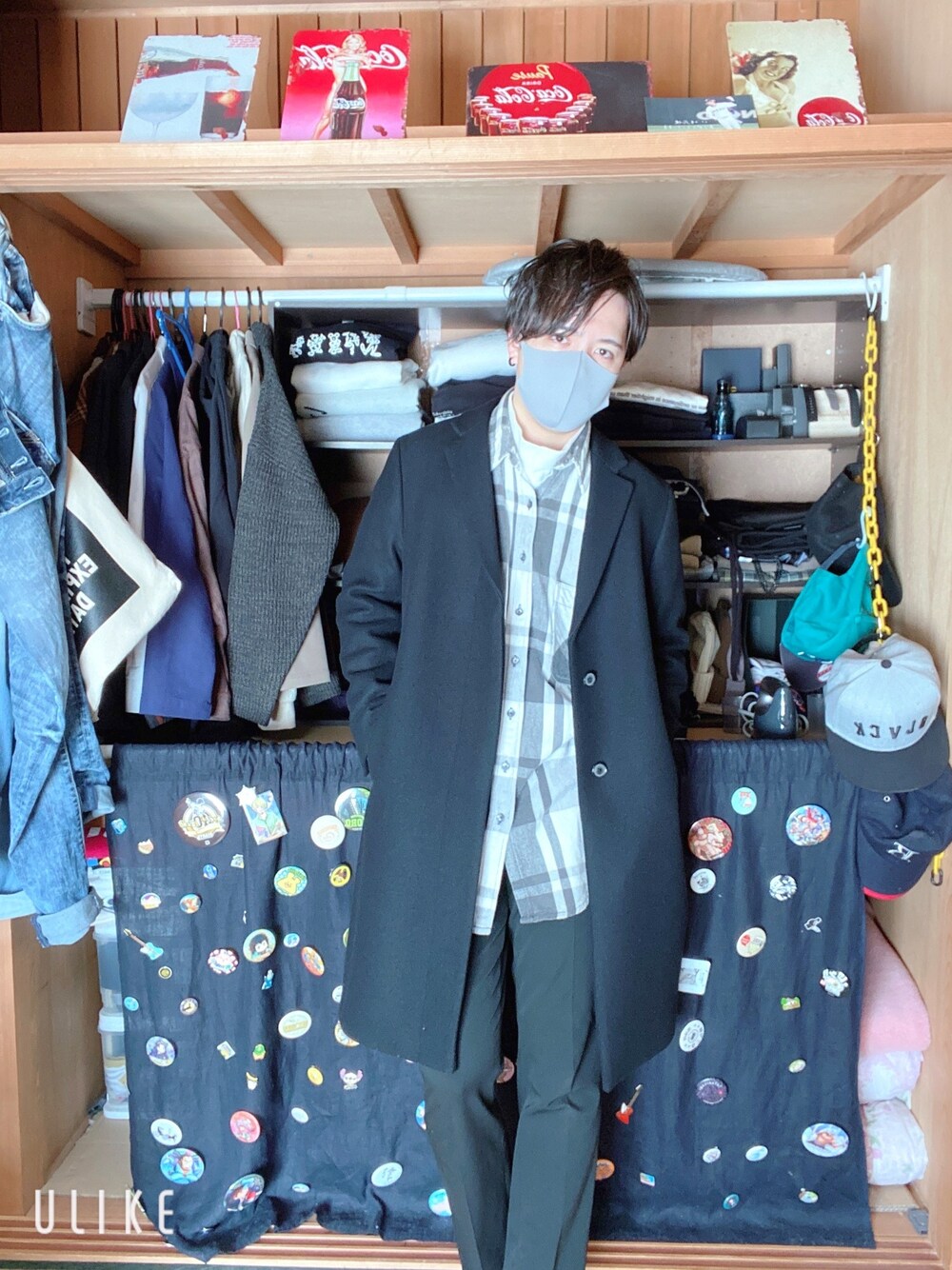 「休日スタイル、古着MIX、オトナカジュアル、キレイめ、コート、チェックシャツ、モックネック、UNITED TOKYO、BIGMAC、UNIQLO」｜「UNITED TOKYOのスーパー140's チェスターコート（チェスターコート、ブラック系）」を使った、社会人3年目さん（メンズ・173cm）の冬コーディネートの1枚目の写真