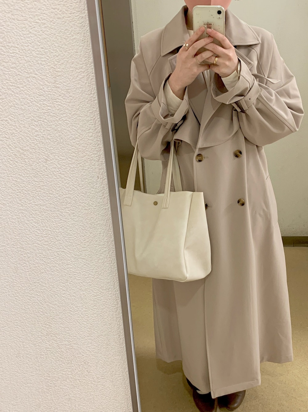 「ベージュコーデ、通勤コーデ、春、オトナ女子、おしゃれさんと繋がりたい、岩手県」｜「Aunt Marie'sのベーシックトレンチコート / AUNT MARIE'S（トレンチコート、ベージュ系）」を使った、nnn.さん（レディース・159cm）の春コーディネートの1枚目の写真