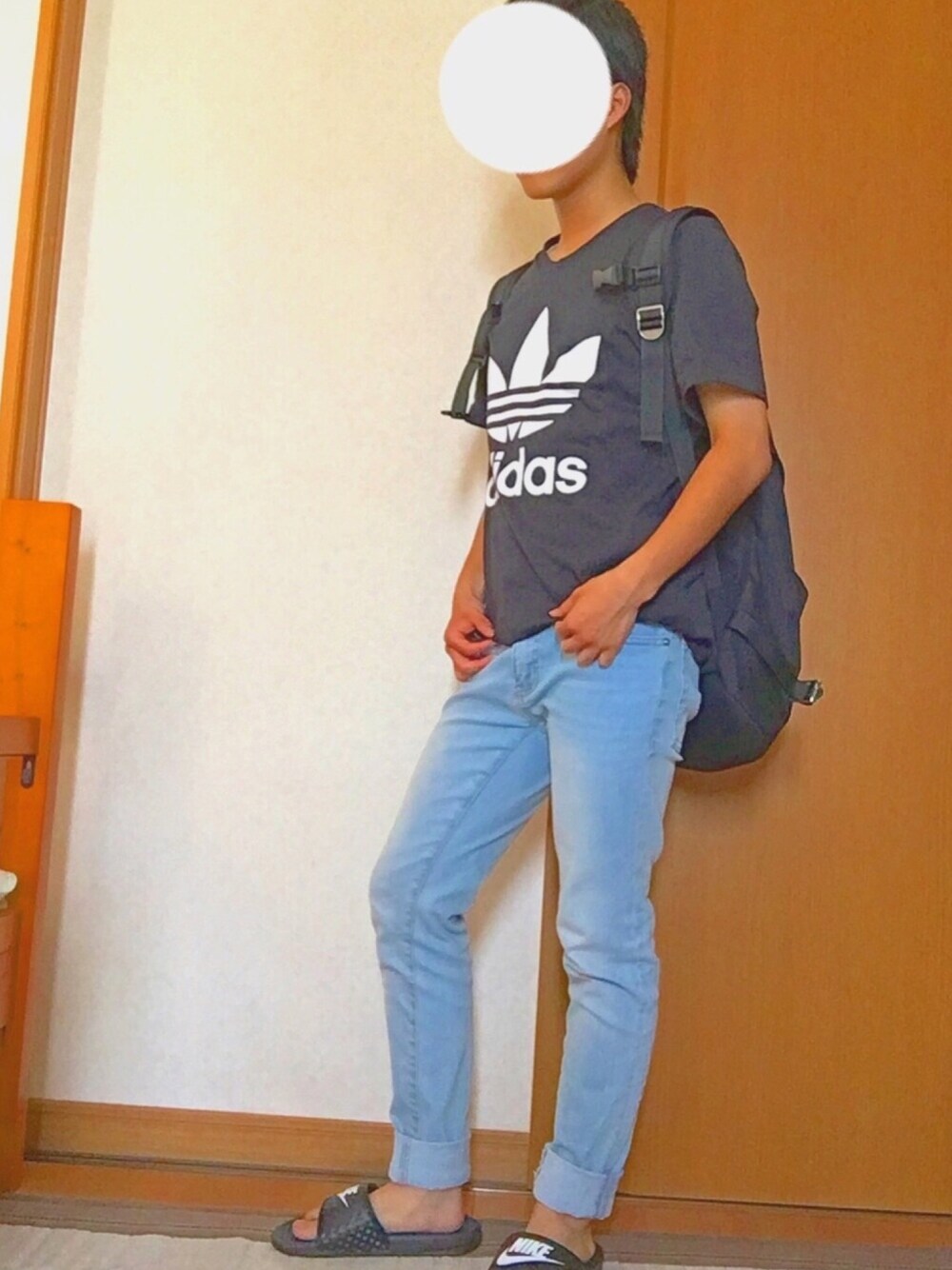 「夏、シンプル、holiday、adidas、NIKE、デニムパンツ、ベナッシ、l4l、f4f、いいね、save、フォローお願いします🤑」｜「adidas OriginalsのAdidas Originals - Trefoil Ｔシャツ - men - コットン - S（Tシャツ/カットソー、ブラック系）」を使った、Takumiさん（メンズ・152cm）の夏コーディネートの1枚目の写真