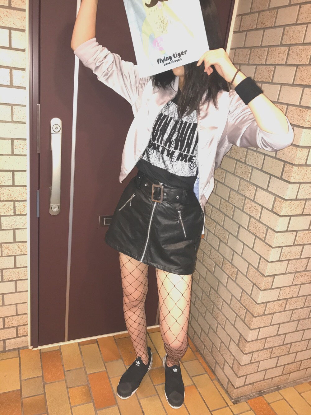 「オトナカジュアル、黒、網タイツ、かっこいい、スポーティ、うごきやすい、プチプラコーデ、おしゃれさんと繋がりたい、adidas、休日スタイル」｜「NIKEのNIKE(ナイキ)リストバンド（バングル/リストバンド、ホワイト系）」を使った、めい おのづかさん（レディース・169cm）の夏コーディネートの1枚目の写真