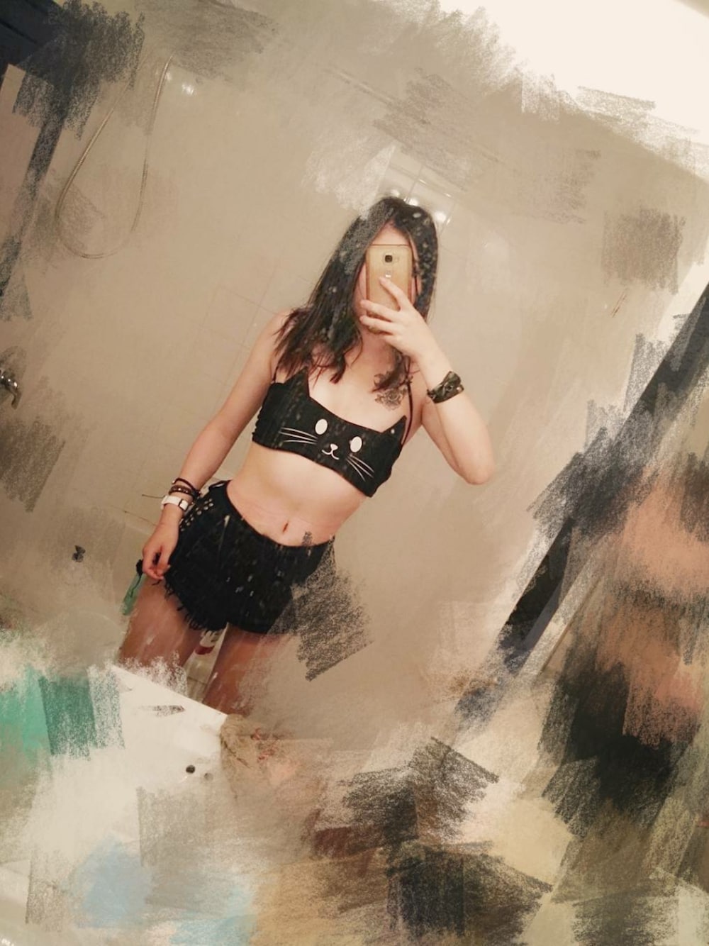 「cat、Kitty、Cute、原宿、sexy、黒、punk」｜「hot topicのアイテム（トップス、ブラック系）」を使った、Inory Zhangさん（レディース・170cm）の夏コーディネートの1枚目の写真