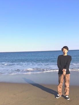 「海」｜「アイテム（ダウンジャケット/コート）」を使った、Akihitoさん（メンズ・183cm）の冬コーディネート
