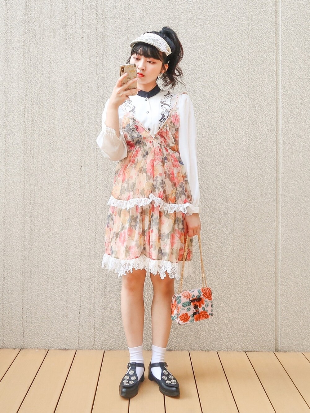 「カラーワンピース、花柄ワンピース、古着コーデ、Tokyo bopper、おしゃれさんと繋がりたい」｜「Casseliniのアイテム（ショルダーバッグ、ピンク系）」を使った、Mojoさん（レディース・160cm）の夏コーディネートの1枚目の写真
