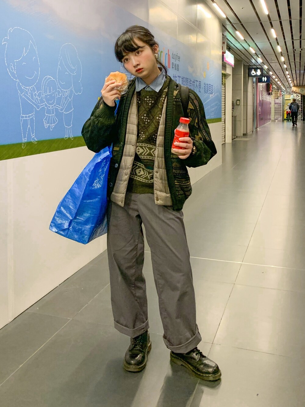 「冬コーデ、男の子コーデ、古着、緑」｜「Dr. Martensのアイテム（ブーツ、ブラック系）」を使った、Mojoさん（レディース・160cm）の夏コーディネートの1枚目の写真
