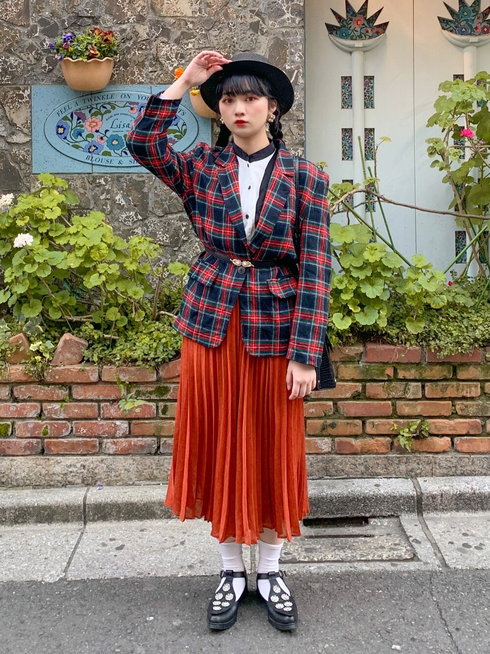 「おしゃれさんと繋がりたい、VINTAGE、古着コーデ、チェックジャケット、プリーツスカート、TOKYOBOPPER」｜「dresseumのアイテム（スカート、オレンジ系）」を使った、Mojoさん（レディース・160cm）の夏コーディネートの1枚目の写真