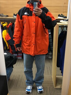 オレンジ系のアイテムを使った マウンテンジャケット の人気ファッションコーディネート Wear