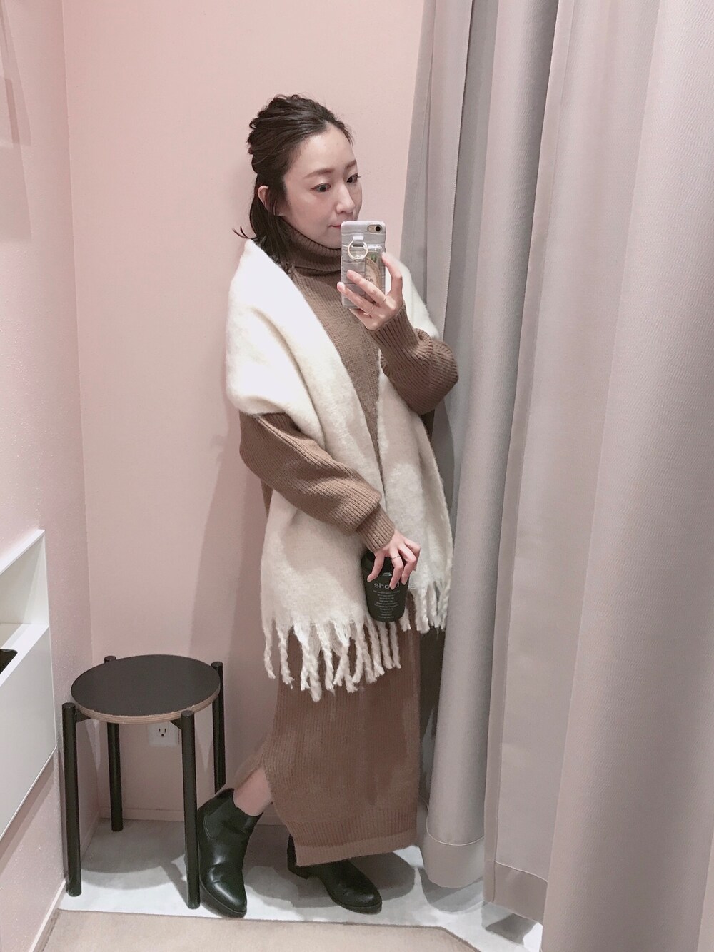 「大人カジュアル、ゆるコーデ、大人コーデ、低身長、大人女子、ニットワンピース、ビジュリィ、タートルネック、ベージュコーデ、ストールコーデ」｜「bijorieのカタアゼ/タートルニットワンピース（ワンピース、イエロー系）」を使った、★suzuyukiさん（レディース・151cm）の冬コーディネートの1枚目の写真