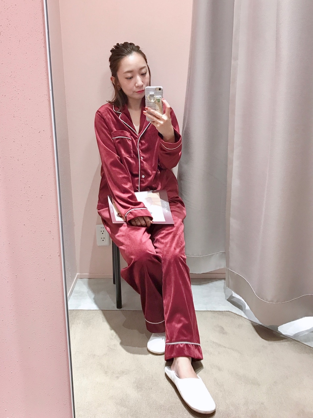 「ルームウェア、パジャマ、部屋着、低身長コーデ、低身長、ビジュリィ、ボルドー、ベロア、冬コーデ、ホリデースタイル」｜「bijorieのベロアパジャマ（ルームウェア/パジャマ、レッド系）」を使った、★suzuyukiさん（レディース・151cm）の冬コーディネートの1枚目の写真