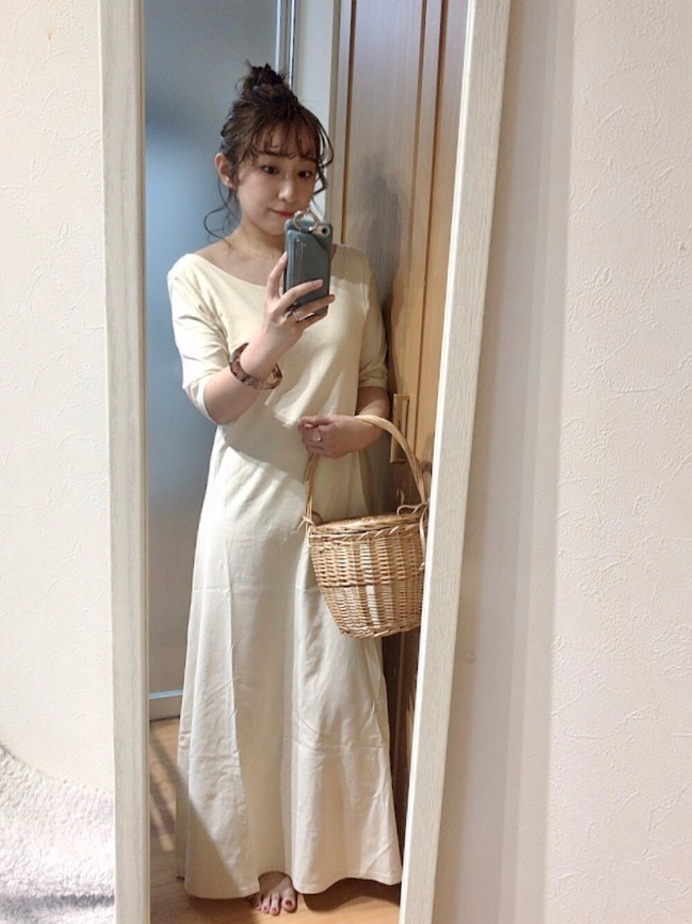 「シンプルコーデ、ワンピース、低身長コーデ、オトナ女子、カジュアルコーデ、おうちファッション、ルームウェア、ルームウェアからのお外にも出れちゃうコーデ、おうち時間、バックレース」｜「bijorieのカップ付きコットンバックレースワンピース（ルームワンピース、ホワイト系）」を使った、★suzuyukiさん（レディース・151cm）の春コーディネートの1枚目の写真